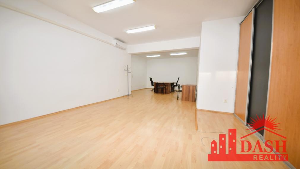 Na prenájom klimatizovaný kancelársky priestor blízko centra mesta, 50 m2, Trenčín, ul. Piaristická