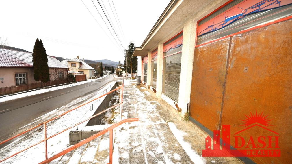 Na predaj komerčná budova s pozemkom, v centre obce, 424 m2, Moravské Lieskové