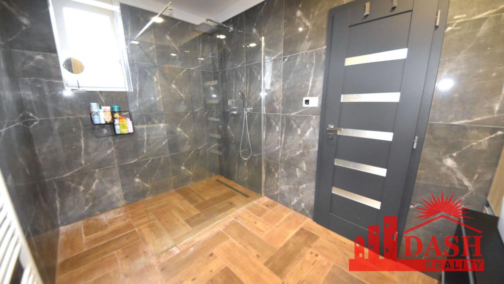 Na predaj zariadený 4 izbový rodinný dom, Nemšová, časť Ľuborča