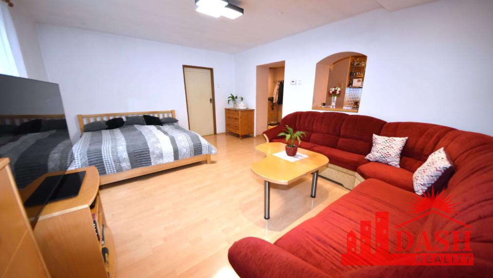 Na predaj veľký 2 izbový byt s garážou a záhradou, Dubnica nad Váhom