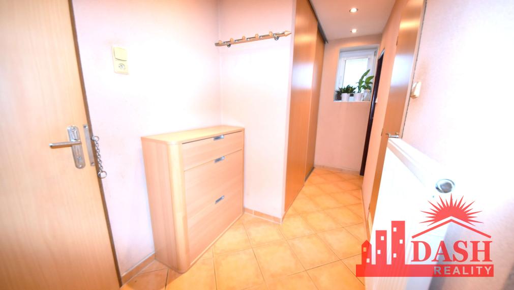 Na predaj veľký 2 izbový byt s garážou a záhradou, Dubnica nad Váhom