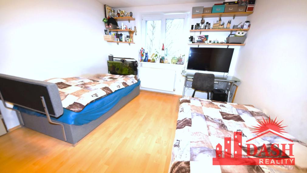 Na predaj veľký 2 izbový byt s garážou a záhradou, Dubnica nad Váhom