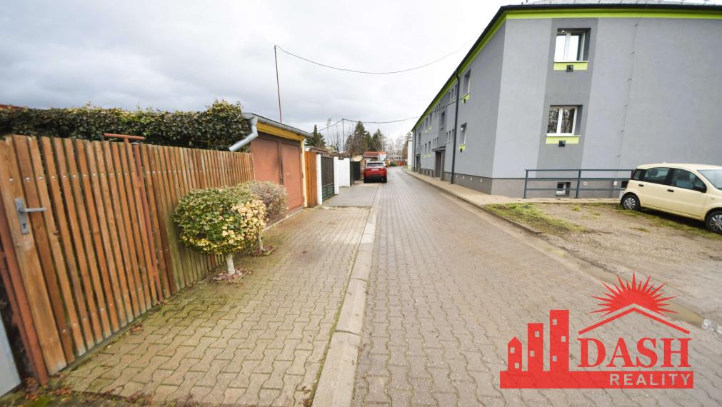 Na predaj veľký 2 izbový byt s garážou a záhradou, Dubnica nad Váhom