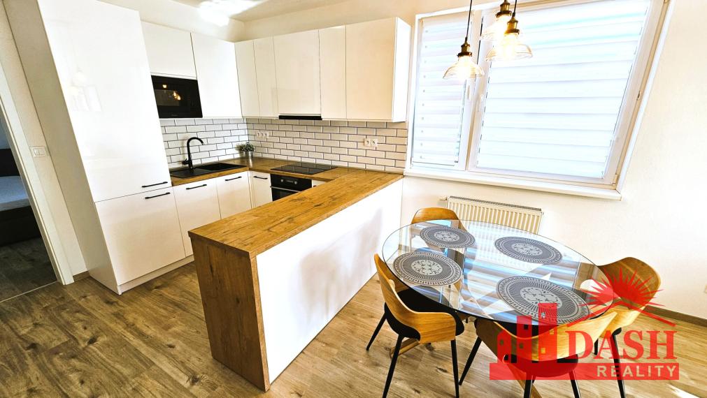 Na prenájom 3 izbový byt v novostavbe s garážou a park. miestom, Trenčín, Zlatovská