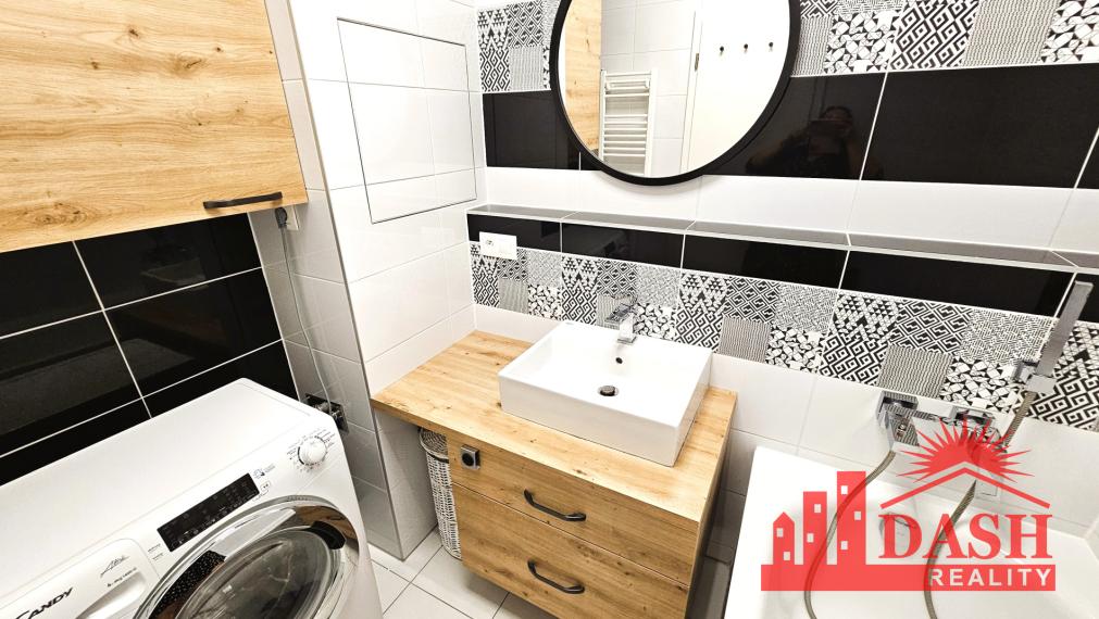 Na prenájom 3 izbový byt v novostavbe s garážou a park. miestom, Trenčín, Zlatovská