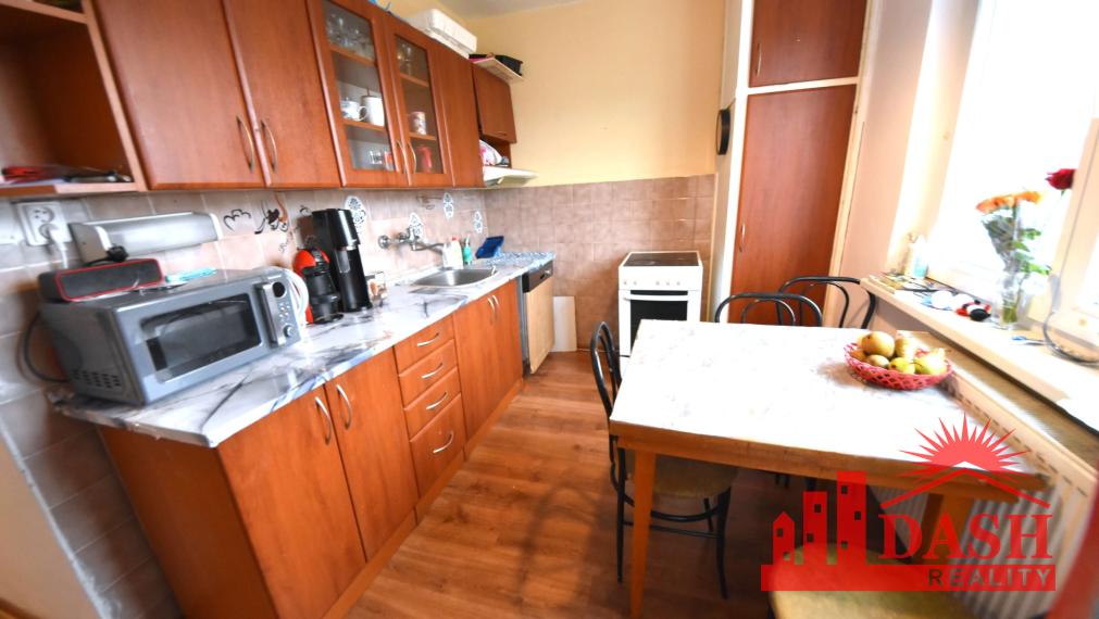 Na predaj veľký 2 izbový byt s balkónom, 57 m2, Nová Dubnica, ul. SNP