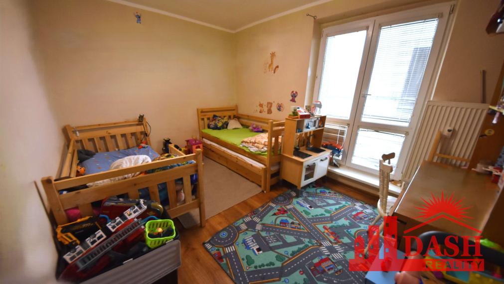 Na predaj veľký 2 izbový byt s balkónom, 57 m2, Nová Dubnica, ul. SNP