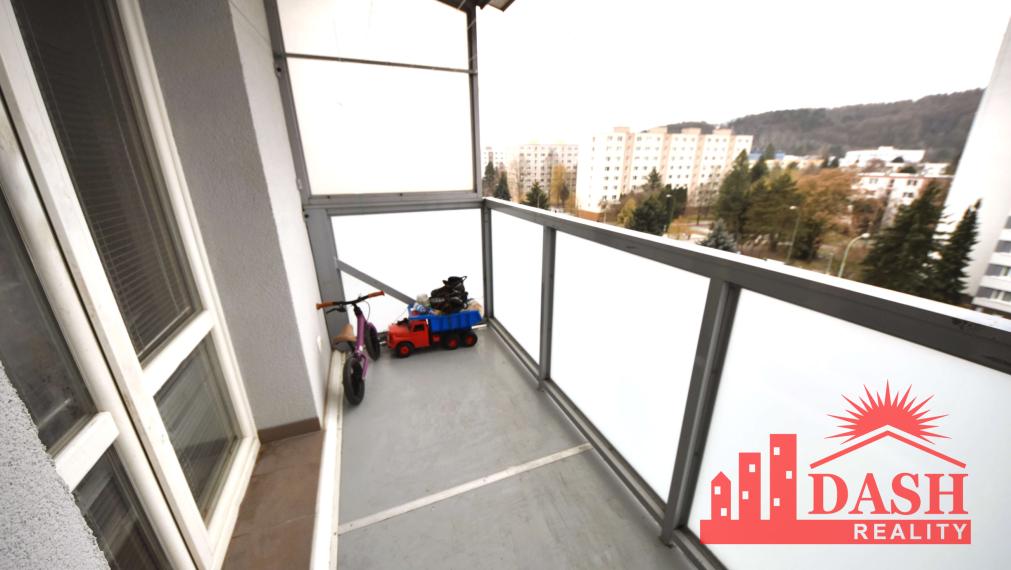 Na predaj veľký 2 izbový byt s balkónom, 57 m2, Nová Dubnica, ul. SNP