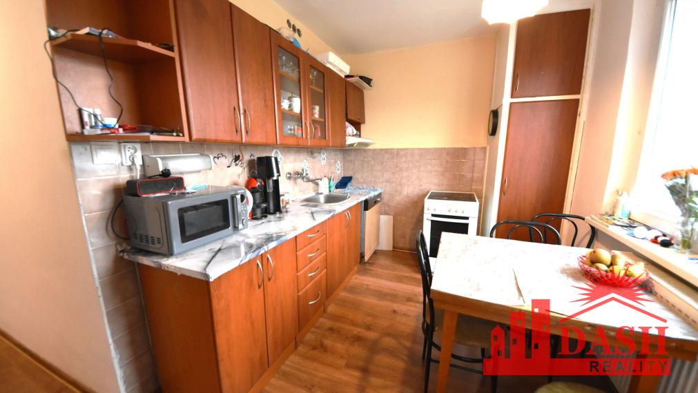 Na predaj veľký 2 izbový byt s balkónom, 57 m2, Nová Dubnica, ul. SNP