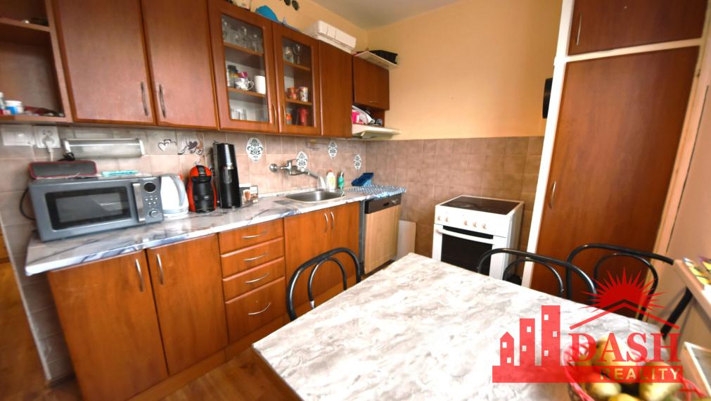 Na predaj veľký 2 izbový byt s balkónom, 57 m2, Nová Dubnica, ul. SNP