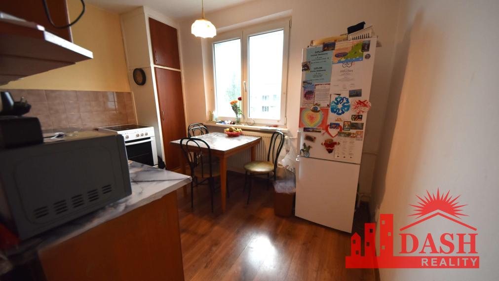 Na predaj veľký 2 izbový byt s balkónom, 57 m2, Nová Dubnica, ul. SNP