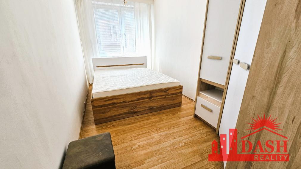 Na predaj zariadený 2 izbový byt s lodžiou, Trenčín, Žilinská