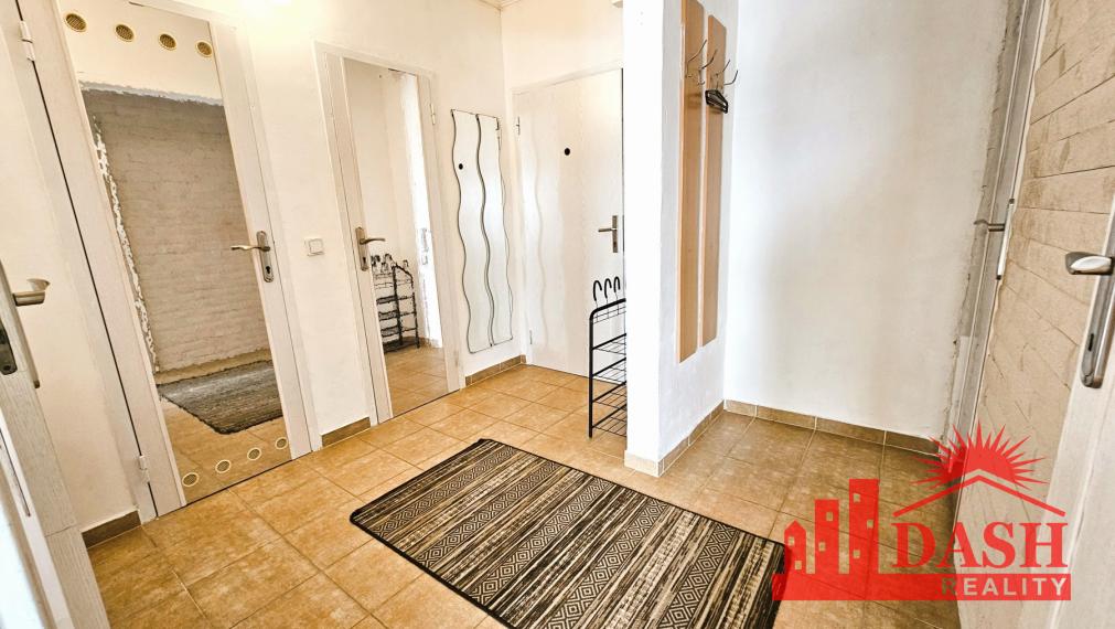 Na predaj zariadený 2 izbový byt s lodžiou, Trenčín, Žilinská