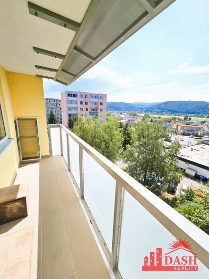 Na predaj zariadený 2 izbový byt s lodžiou, Trenčín, Žilinská