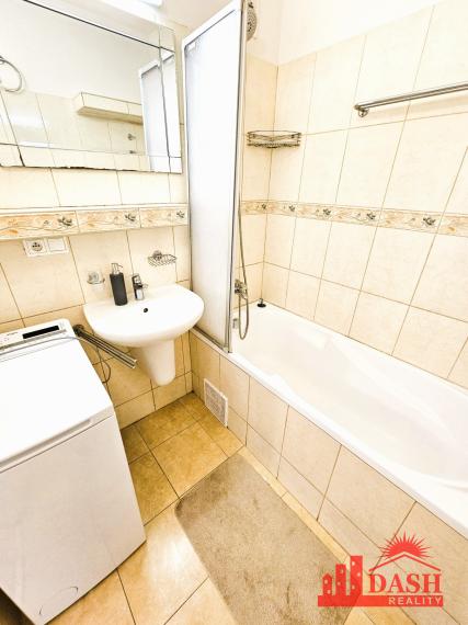 Na predaj zariadený 2 izbový byt s lodžiou, Trenčín, Žilinská