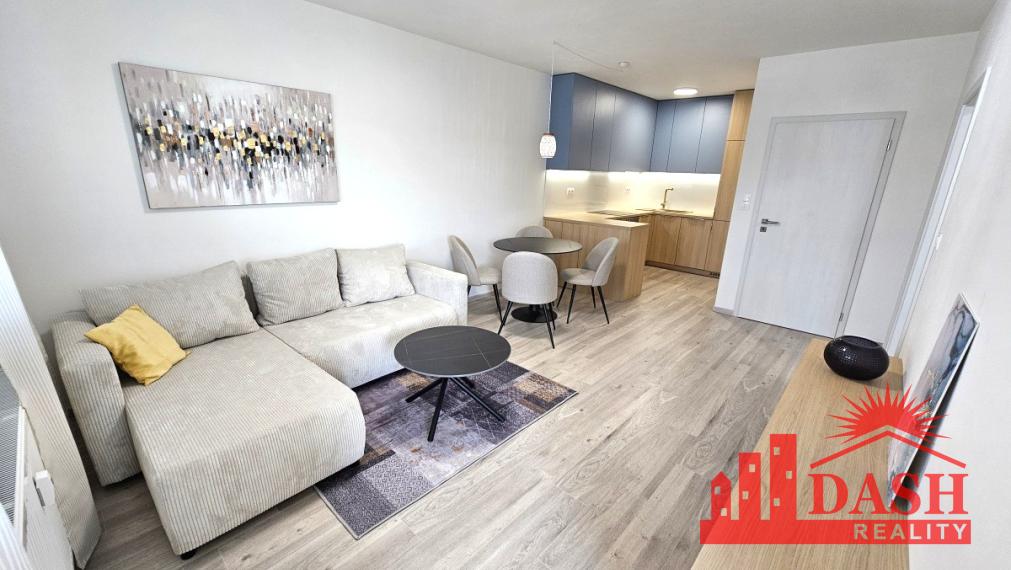 Na prenájom 2 izbový byt s lodžiou a park. miestom, Trenčín, Na pažiti