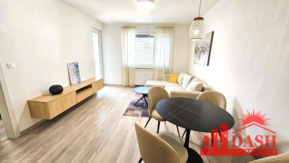 Na prenájom 2 izbový byt s lodžiou a park. miestom, Trenčín, Na pažiti