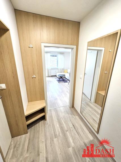 Na prenájom 2 izbový byt s lodžiou a park. miestom, Trenčín, Na pažiti