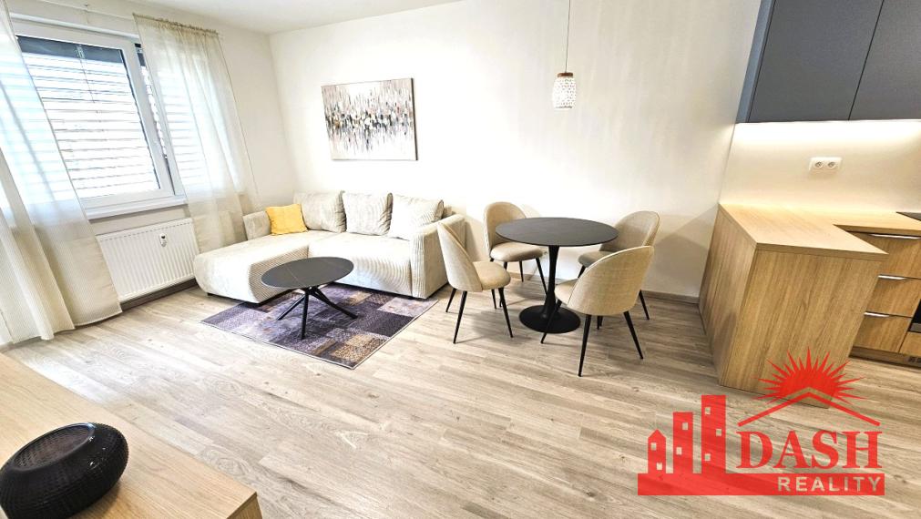 Na prenájom 2 izbový byt s lodžiou a park. miestom, Trenčín, Na pažiti