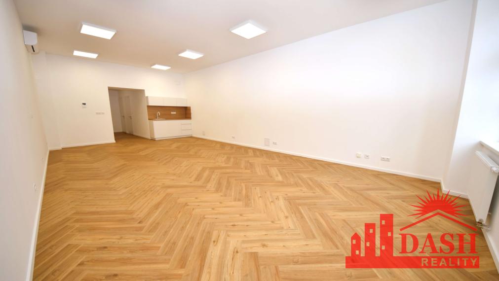 Na prenájom kancelária, komerčný priestor v centre, Trenčín, 65 m2, Mierové námestie