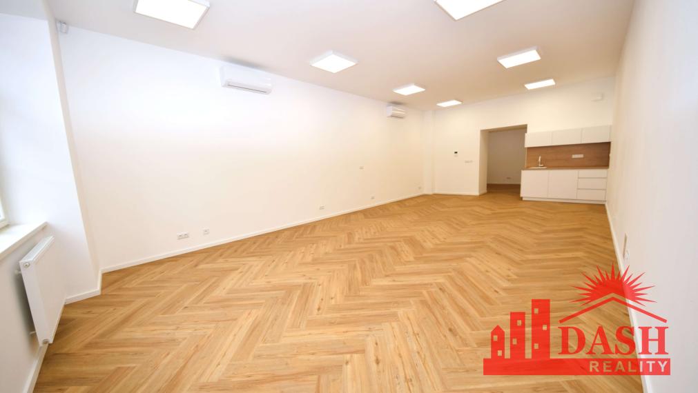Na prenájom kancelária, komerčný priestor v centre, Trenčín, 65 m2, Mierové námestie