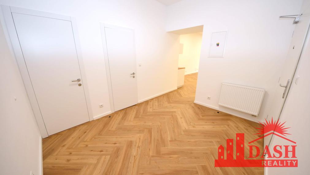 Na prenájom kancelária, komerčný priestor v centre, Trenčín, 65 m2, Mierové námestie