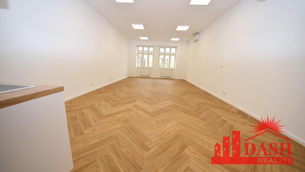 Na prenájom kancelária, komerčný priestor v centre, Trenčín, 65 m2, Mierové námestie