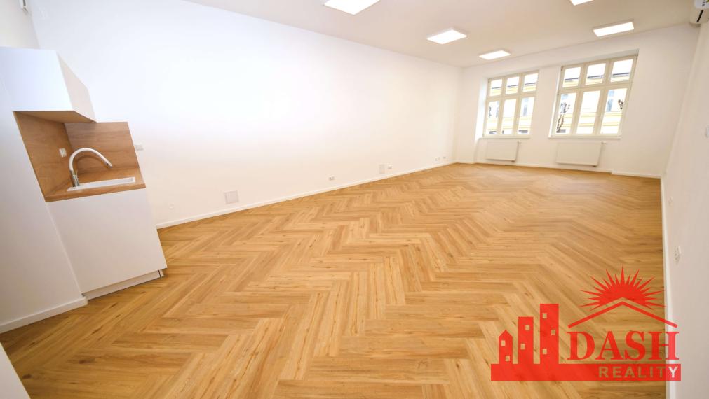 Na prenájom kancelária, komerčný priestor v centre, Trenčín, 65 m2, Mierové námestie