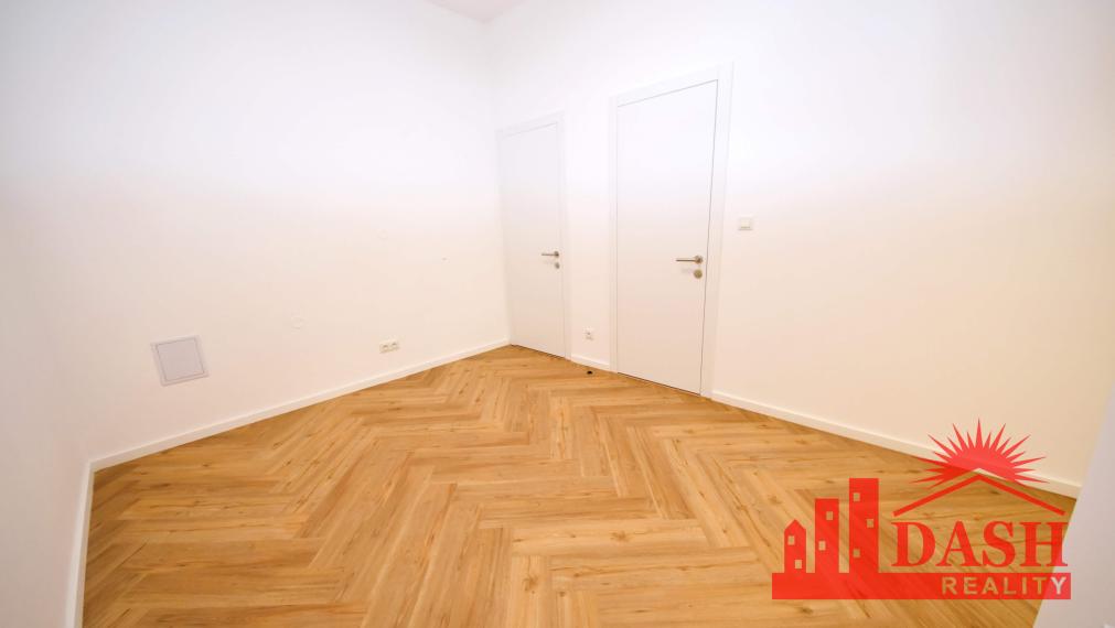 Na prenájom kancelária, komerčný priestor v centre, Trenčín, 65 m2, Mierové námestie