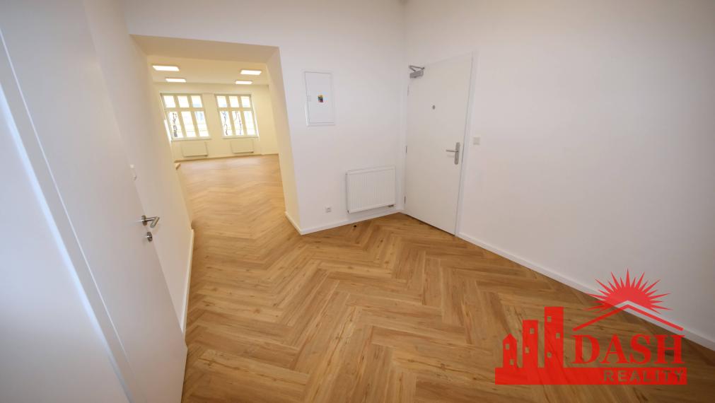 Na prenájom kancelária, komerčný priestor v centre, Trenčín, 65 m2, Mierové námestie