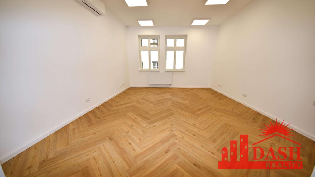 Na prenájom kancelária, komerčný priestor v centre, Trenčín, 38 m2, Mierové námestie