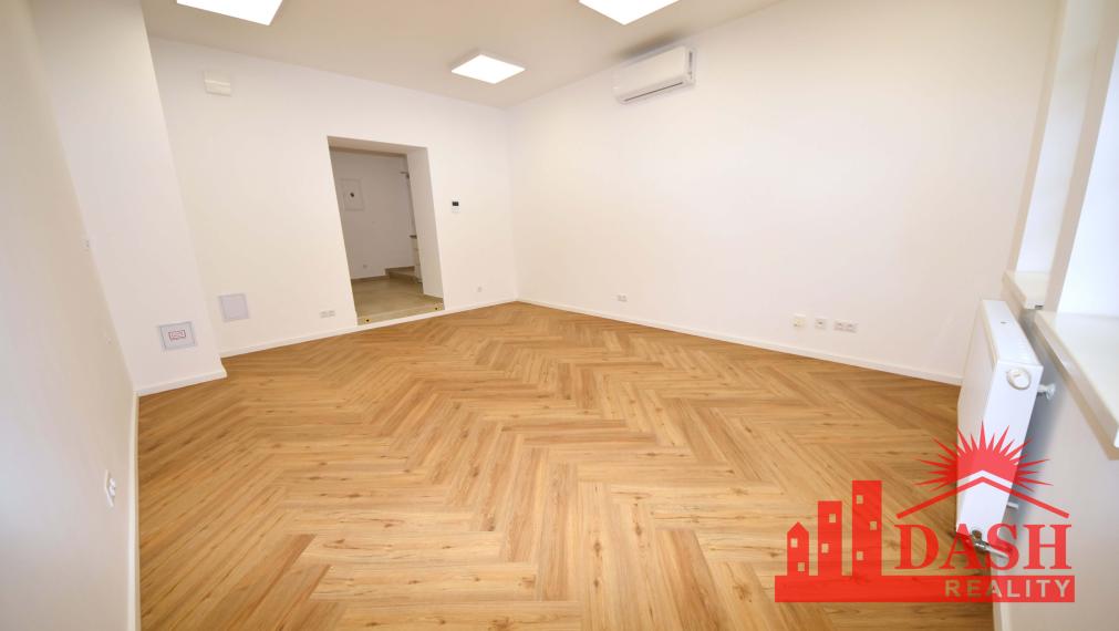 Na prenájom kancelária, komerčný priestor v centre, Trenčín, 38 m2, Mierové námestie