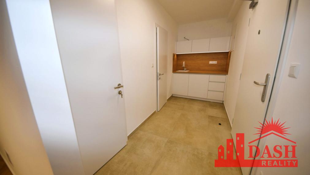 Na prenájom kancelária, komerčný priestor v centre, Trenčín, 38 m2, Mierové námestie