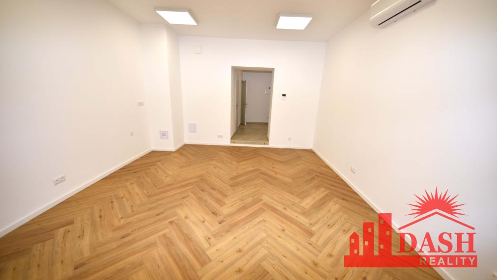 Na prenájom kancelária, komerčný priestor v centre, Trenčín, 38 m2, Mierové námestie