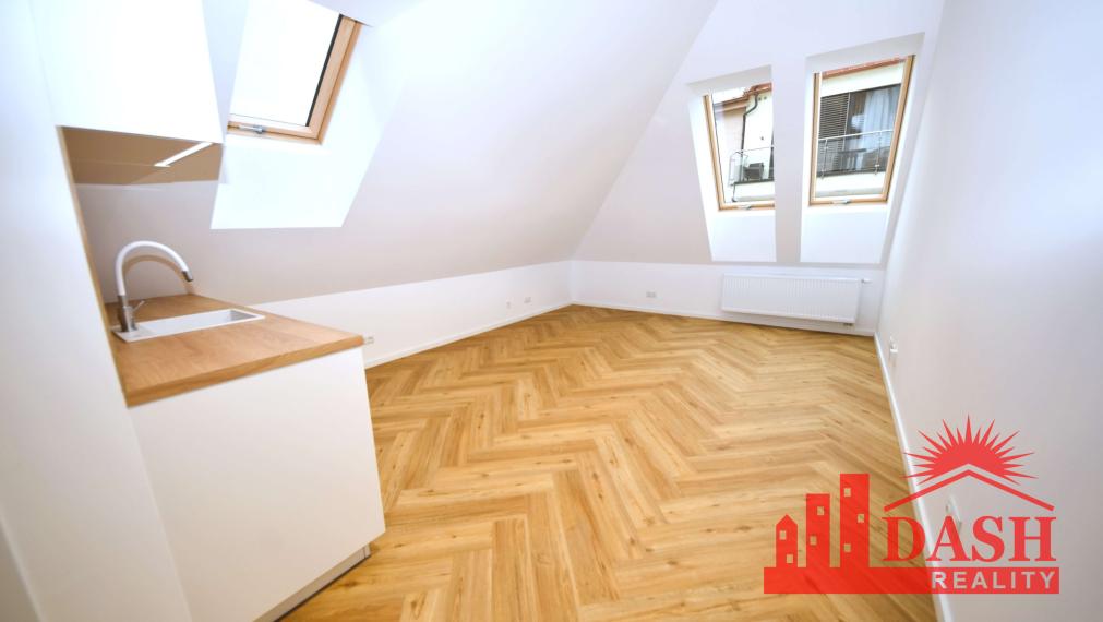 For rent office, commercial space in the center, Trenčín, 31 m2, Mierové námestie