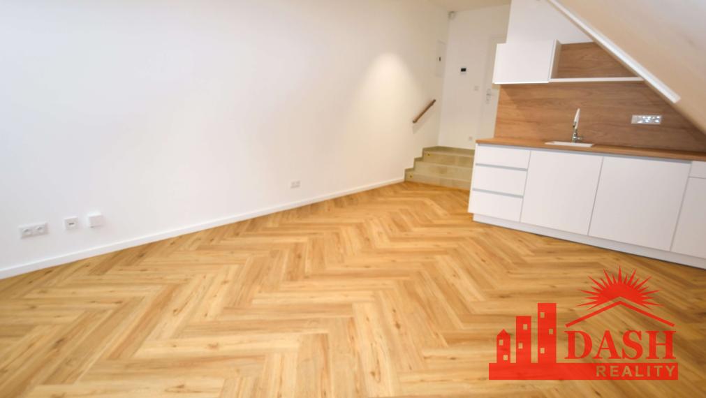 For rent office, commercial space in the center, Trenčín, 31 m2, Mierové námestie