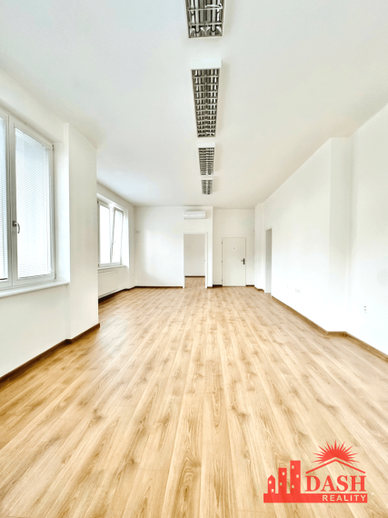 Na prenájom kancelársky priestor 60 m2 s parkovaním, Trenčín, ul. M. R. Štefánika