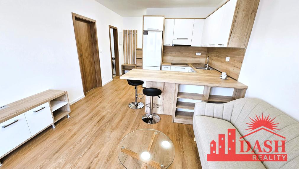 Na prenájom 2 izbový byt s balkónom a park. miestom, Trenčín, Rulandská