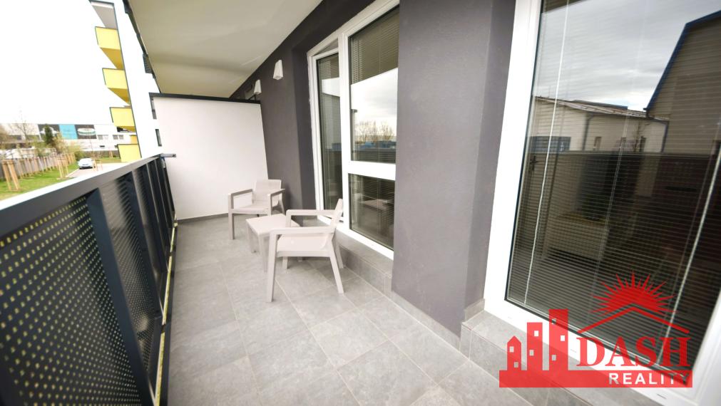 Na prenájom 2 izbový byt s balkónom a park. miestom, Trenčín, Kožušnícka