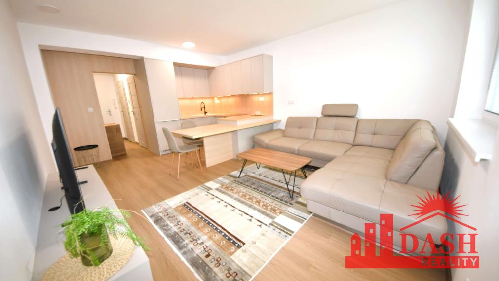 Na prenájom 2 izbový byt s balkónom a park. miestom, Trenčín, Kožušnícka