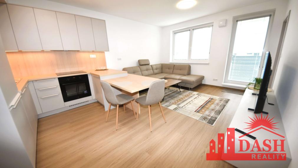 Na prenájom 2 izbový byt s balkónom a park. miestom, Trenčín, Kožušnícka