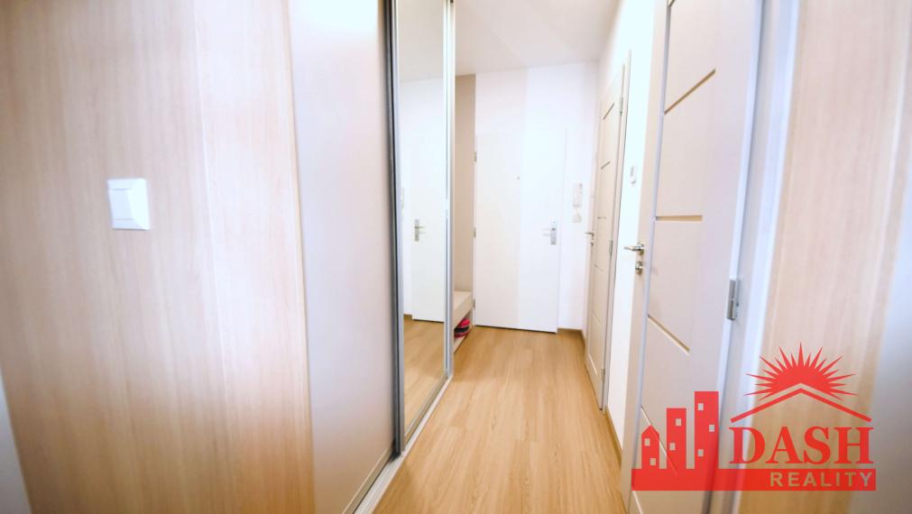 Na prenájom 2 izbový byt s balkónom a park. miestom, Trenčín, Kožušnícka