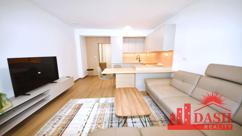 Na prenájom 2 izbový byt s balkónom a park. miestom, Trenčín, Kožušnícka