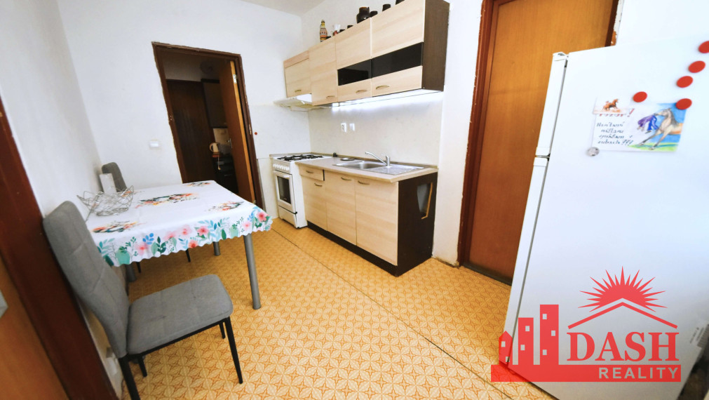 Na predaj 3 izbový byt so zasklenou lodžiou, 66 m2, Trenčín, ul. Clementisova