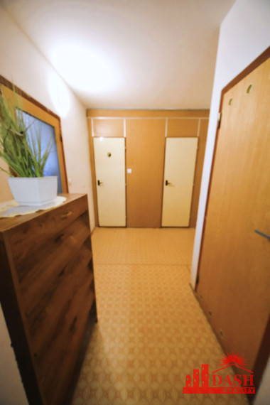 Na predaj 3 izbový byt so zasklenou lodžiou, 66 m2, Trenčín, ul. Clementisova