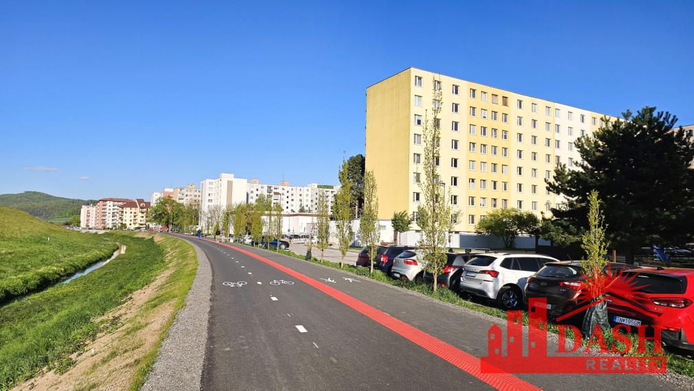 Na predaj | 3 izbový byt | zasklená lodžia | Trenčín | Sihoť IV
