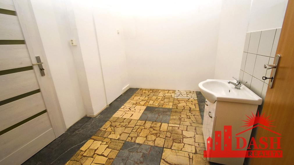 Na prenájom | obchodný priestor | 50 m2 | Trenčín | Piaristická