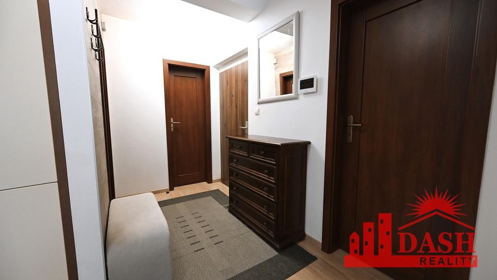 Na predaj | 2 izbový byt + bonusová izba | terasa so záhradkou | Trenčín