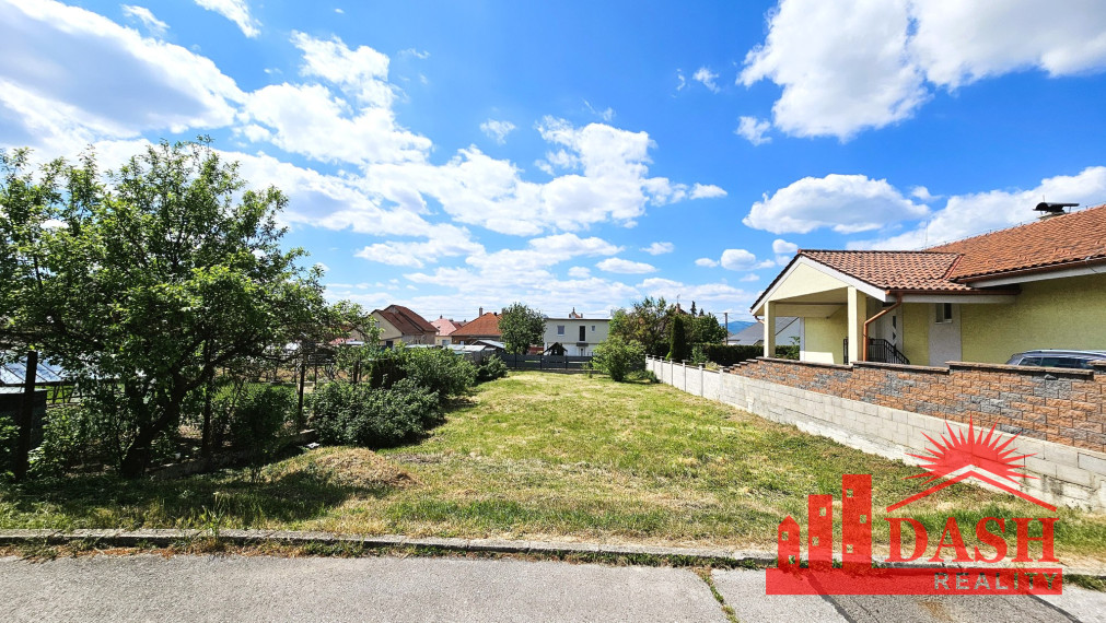 Building land for sale with project and permit, 607 m2, Trenčianska Turná