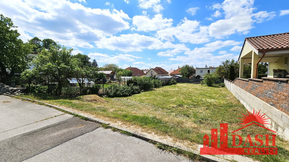 Building land for sale with project and permit, 607 m2, Trenčianska Turná